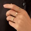 Basic ring with a clean profile and refined emerald stone