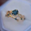 Blue-green engagement ring set with 1.5-1.7 carat centre stone