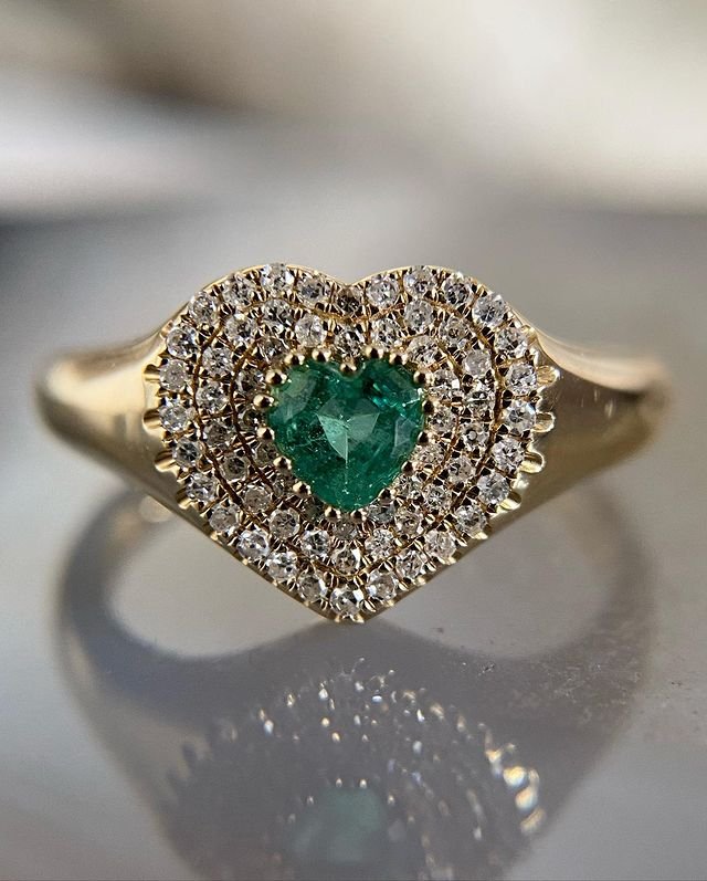 925 Sterling Silver Emerald And Diamond Heart Signet Ring
