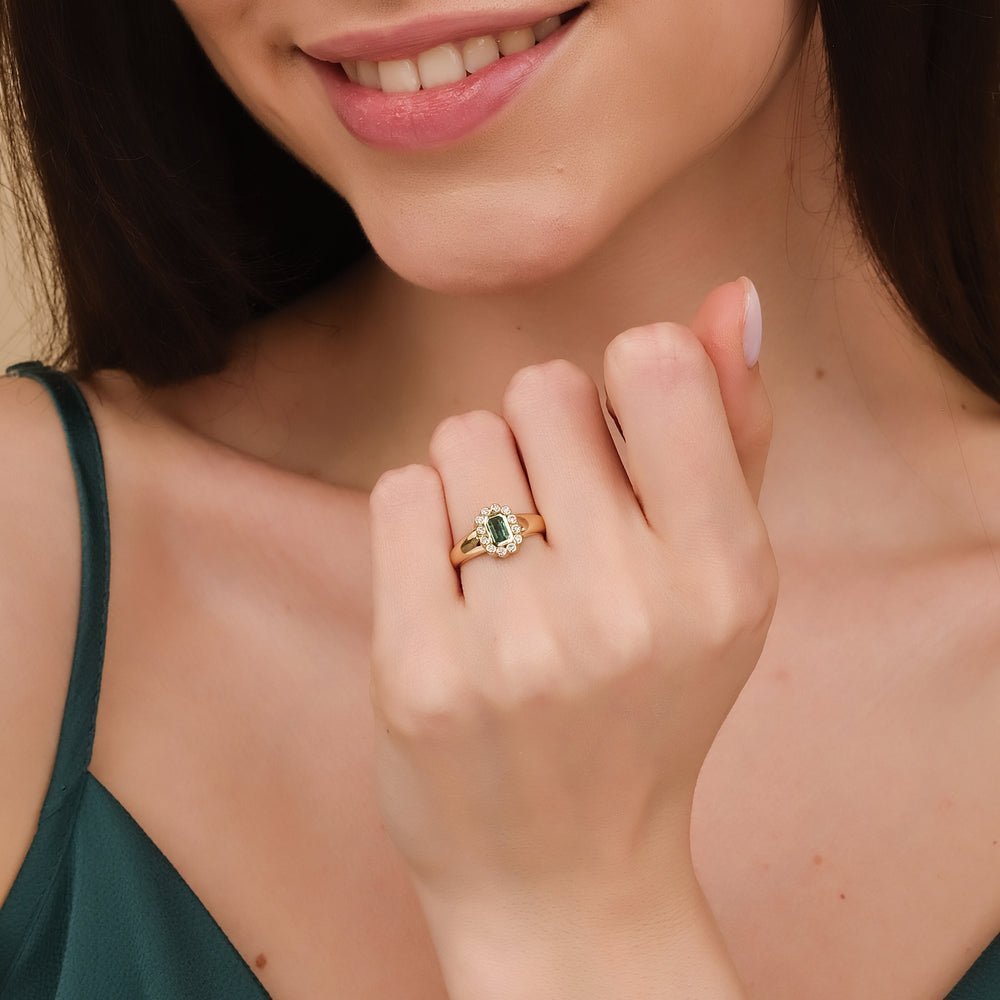 925 Sterling Silver Emerald and Diamond Vintage Ring - Image 4