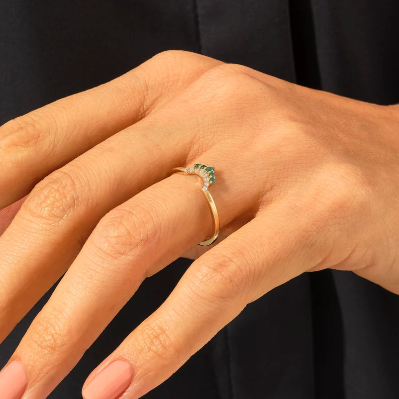 925 Sterling Silver Emerald Curve Ring