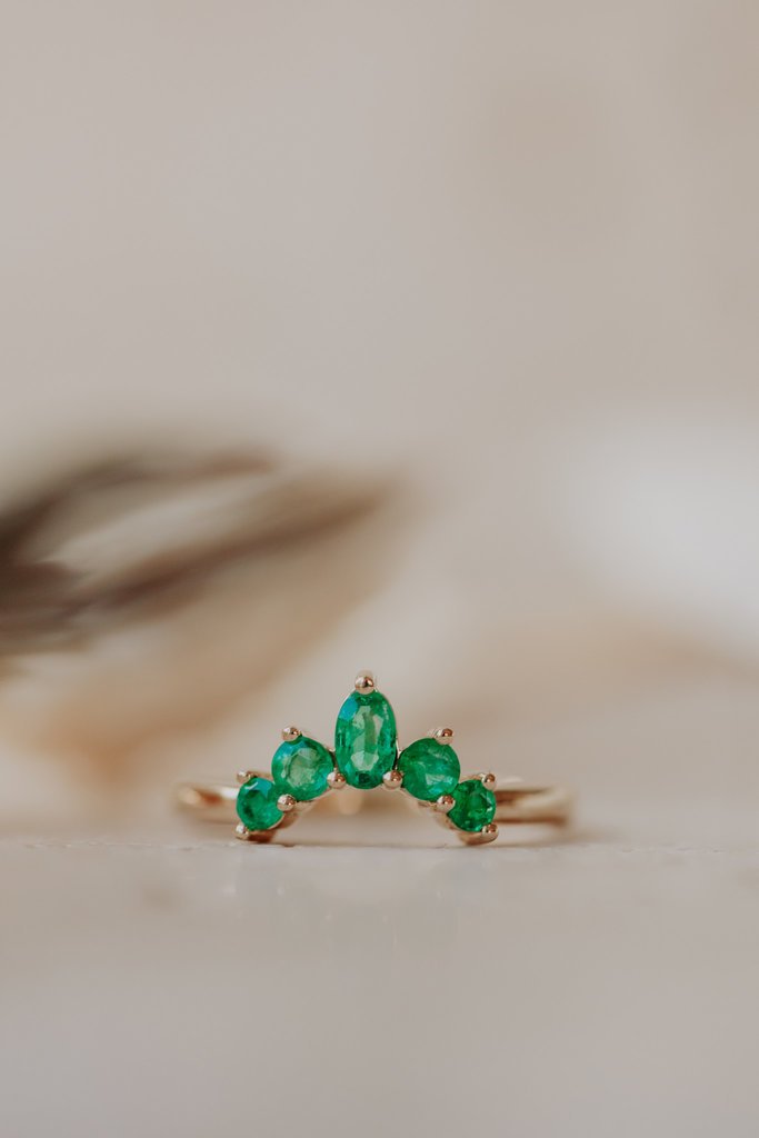 925 Sterling Silver Emerald Tracer Band