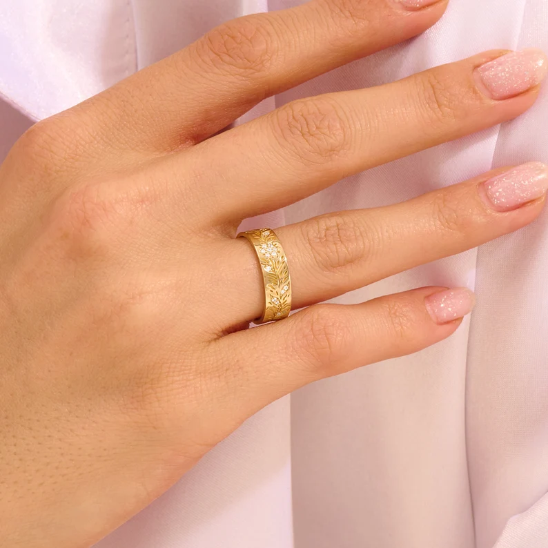 925 Sterling Silver Leaf Engraved Band: Nature-Inspired Vine Wedding Ring with Tiny Diamond