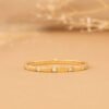 Slim 1.4 mm ribbed band with refined texture