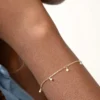 Delicate pearl bracelet with fine chain and classic spring ring closure