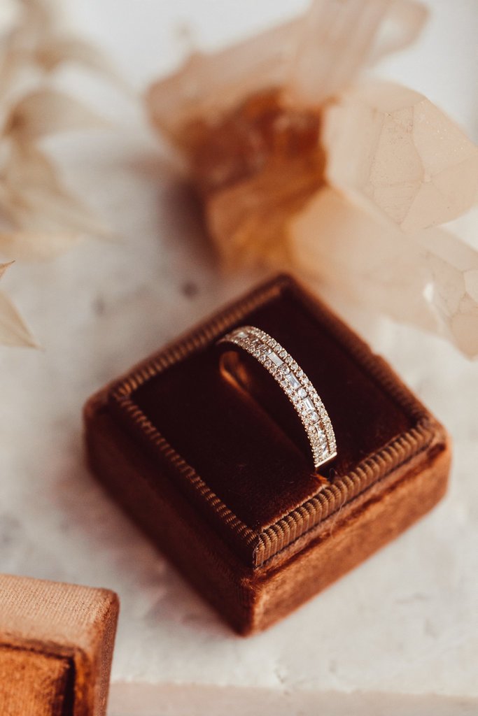 Alternating Horizontal Baguette and Round Pave Diamond Band