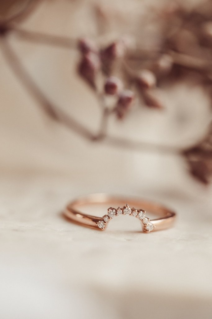 Alternating Round Diamond Arc Tracer Band