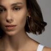 Single hook earring in 925 sterling silver with knife-edge detail
