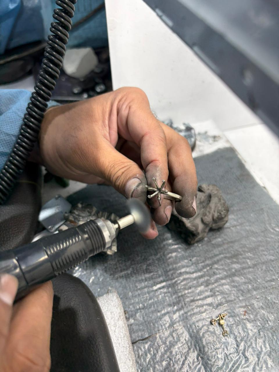 Jewellery polishing and finishing by hand
